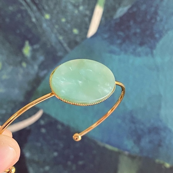 Bangle Bracelet Open Cuff Style NWT Red Valentine - Picture 4 of 5